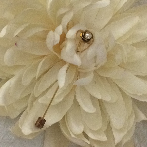 Jewelry - VTG GOLD TONE FAUX PEARL HEART STICK PIN